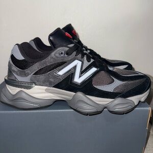 New Balance Men's Black and Gray Sneakers